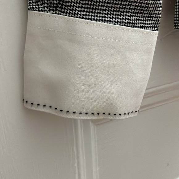 Button down ladies - Picture 3 of 6